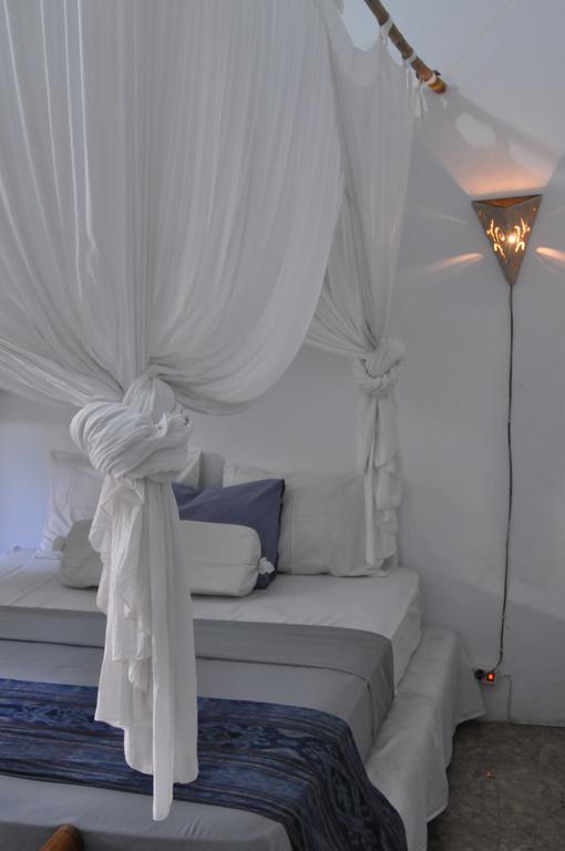 Three Little Birds Homestay Gili Trawangan Esterno foto