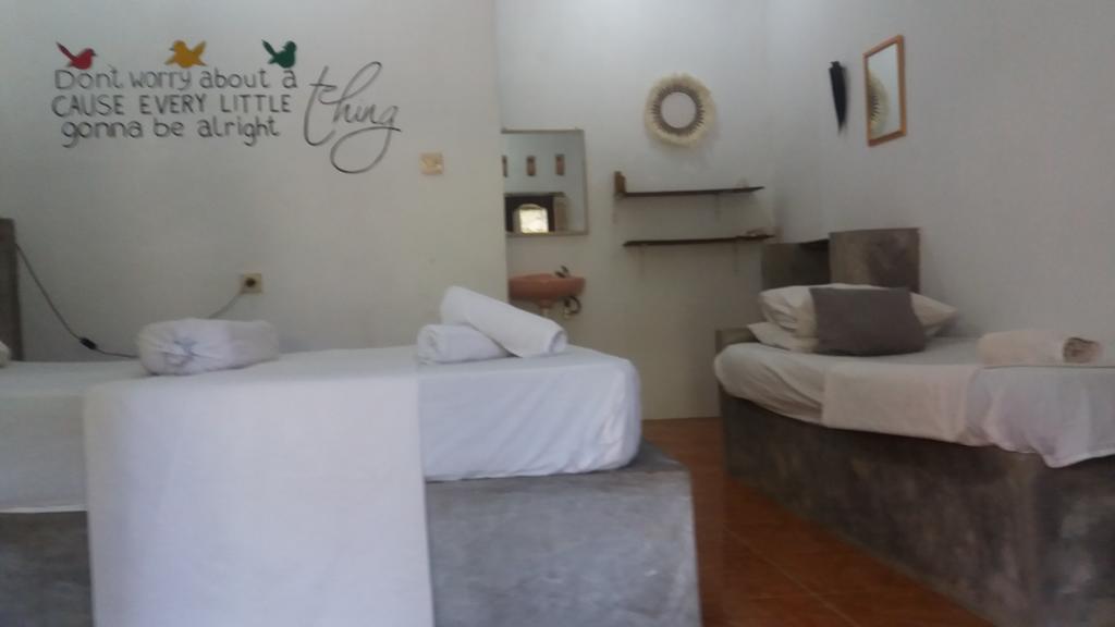Three Little Birds Homestay Gili Trawangan Esterno foto